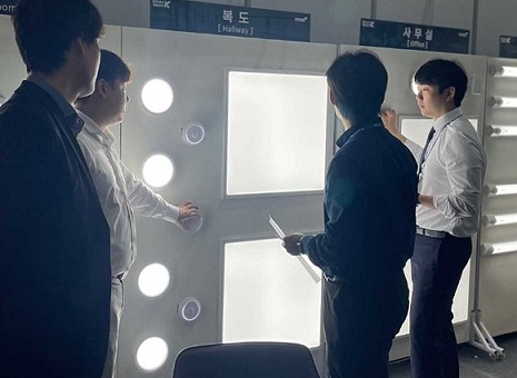 금호전기가 ‘2024 코리아 나라장터 엑스포’에 참가해 스마트 조명 ‘번개표 스마트 메쉬 K’를 선보였다. [금호전기 제공]
