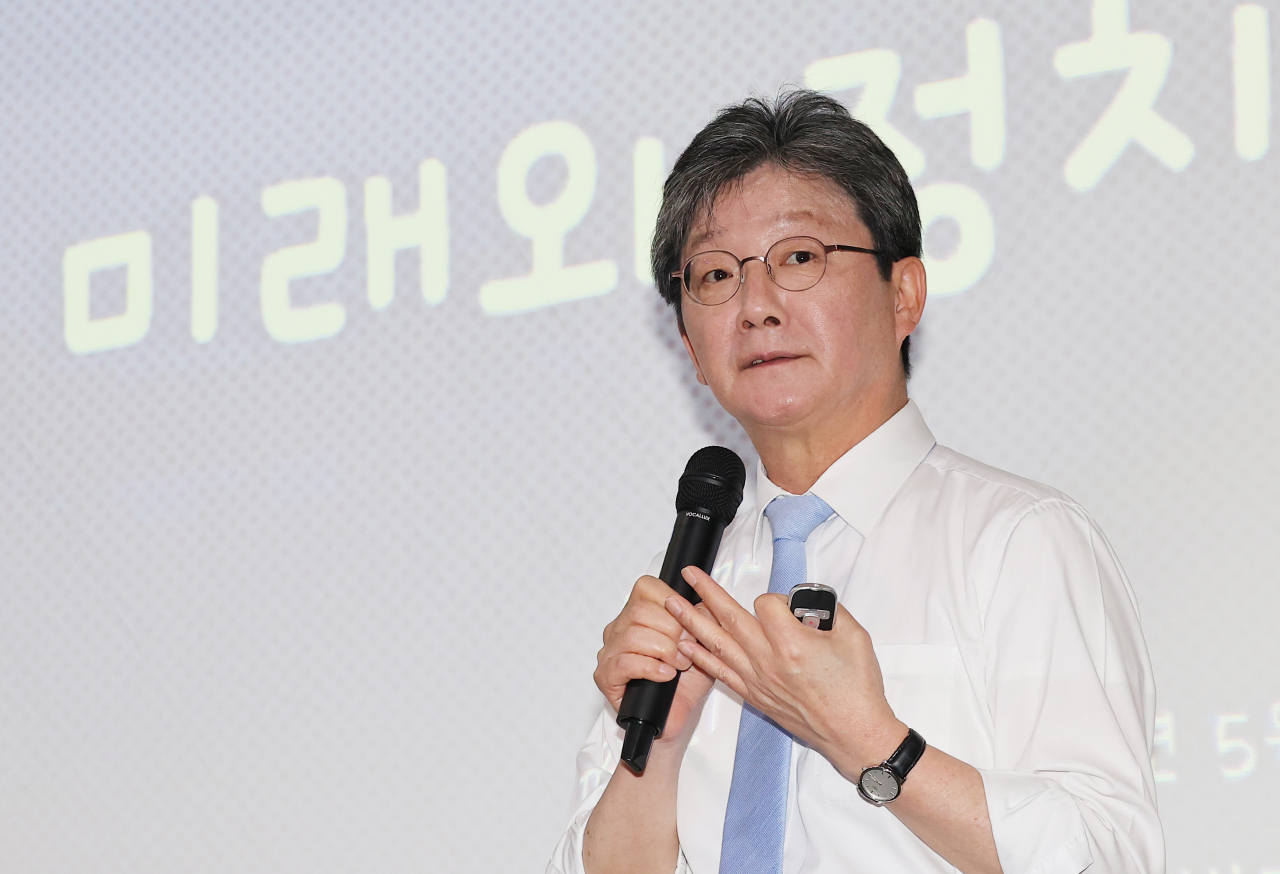 유승민 국민의힘 전 의원이 인천 연수구 인천대 교수회관에서 '청년의 미래와 정치'를 주제로 특강을 하고 있다. [연합]