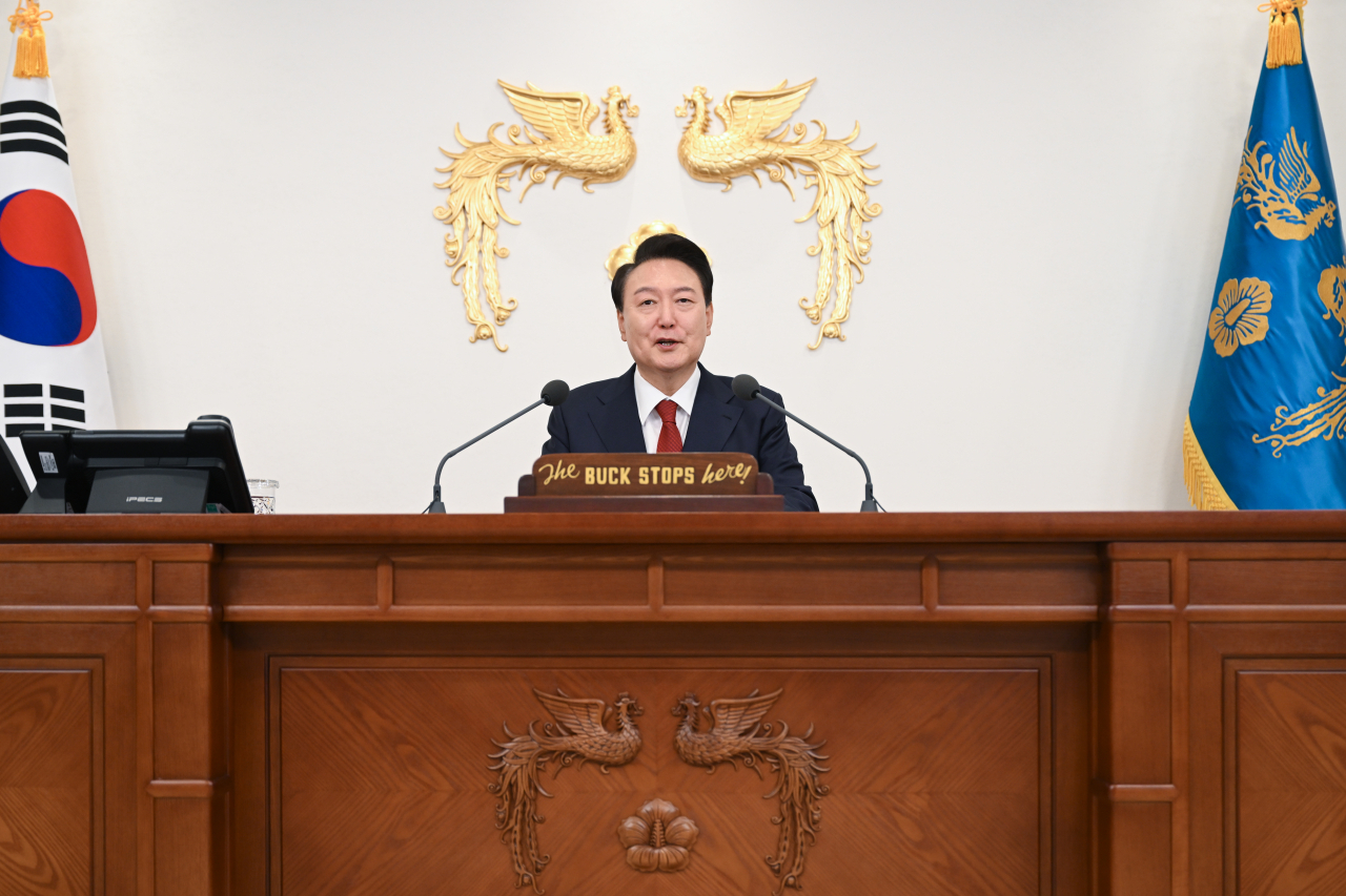 윤석열 대통령이 9일 오전 서울 용산 대통령실 청사 집무실에서 '윤석열정부 2년 국민보고 및 기자회견'의 모두 발언을 하고 있다. [연합]