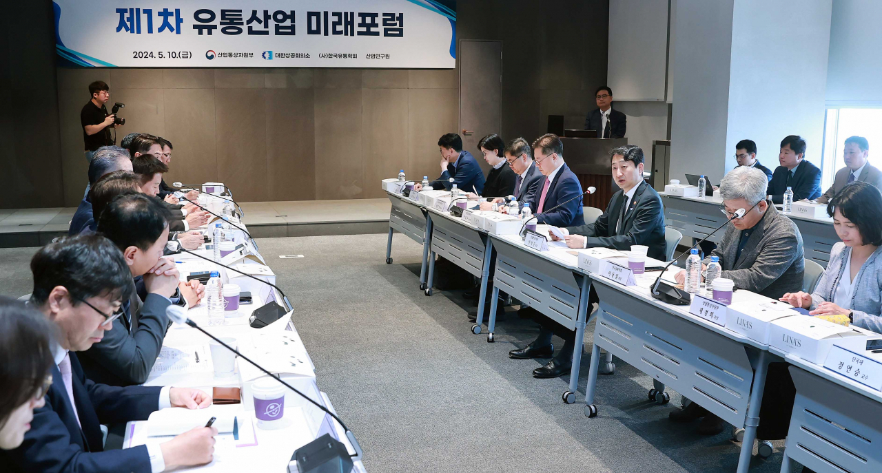 안덕근 산업통상자원부 장관이 10일 서울 강남구 한국무역협회에서 열린 ‘유통산업 미래포럼 1차 회의’에서 모두발언을 하고 있다.[산업통상자원부 제공]