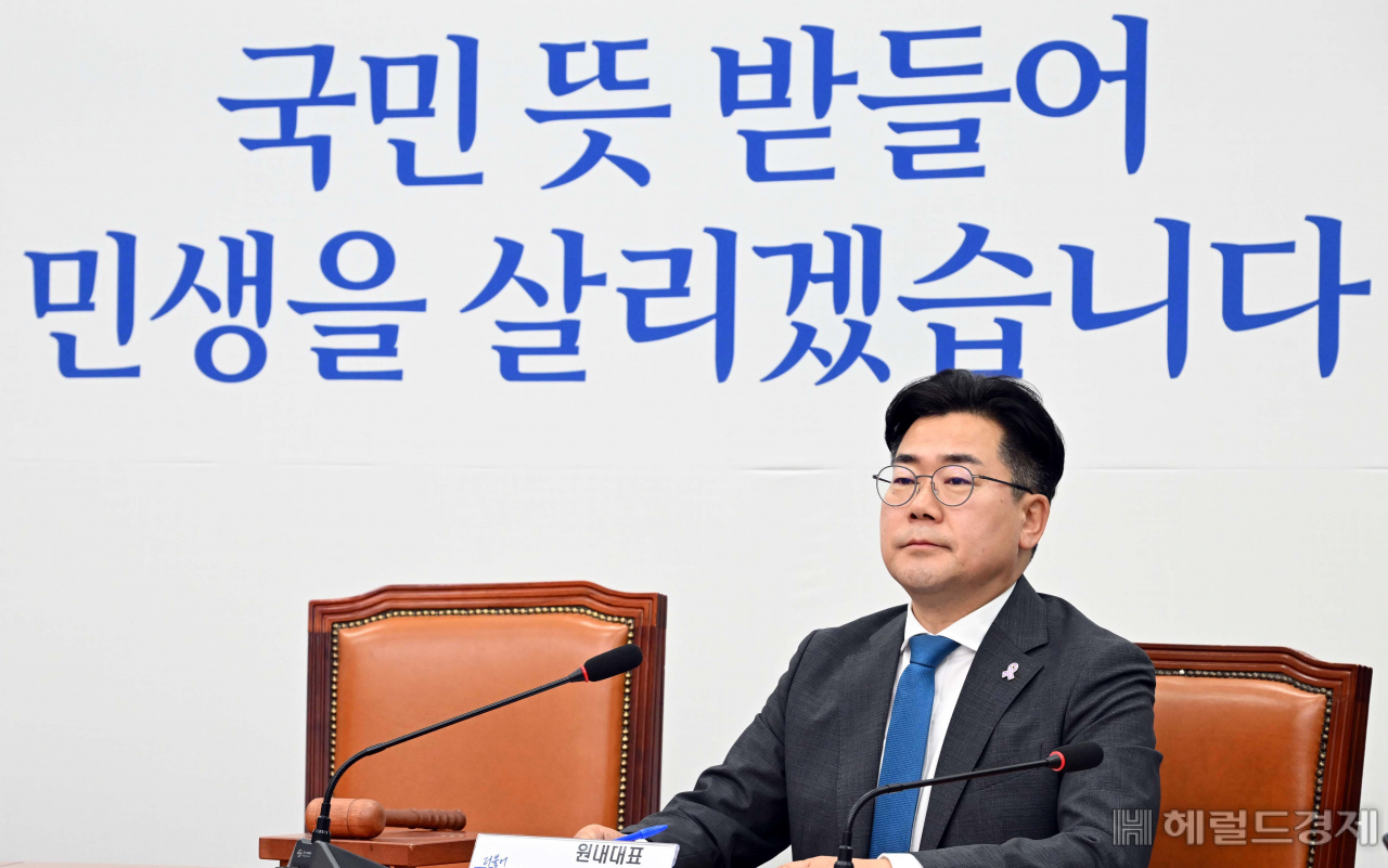10일 서울 여의도 국회에서 이재명 더불어민주당 대표가 불참한 가운데 최고위원회의가 열리고 있다. 이 대표는 오는 16일 당무에 복귀한다. 이상섭 기자
