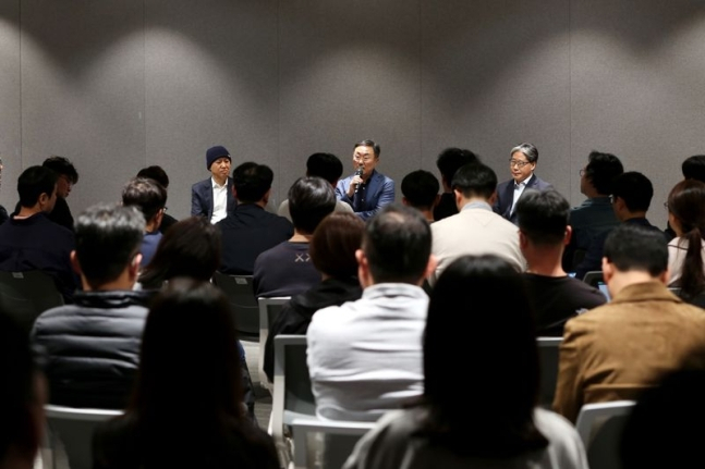 국내 대표 게임업체 엔씨소프트가 임직원들에게 권고사직에 대해 설명하고 있다. [사진, 엔씨소프트]