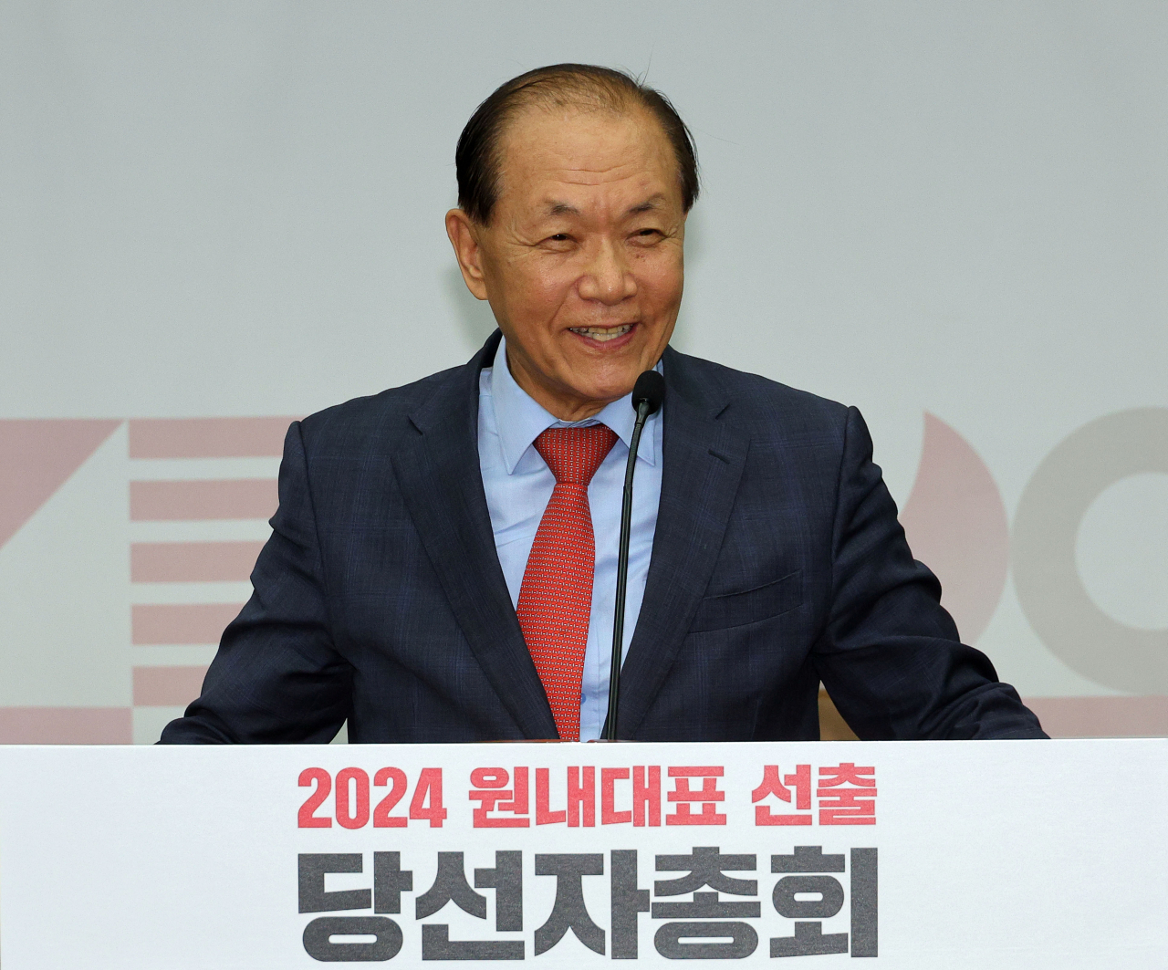 황우여 국민의힘 비상대책위원장이 9일 오후 국회에서 열린 2024 원내대표 선출 당선자총회에서 인사말을 하고 있다. [연합]