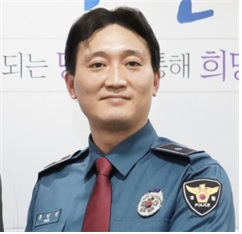 월드컵대교에서 투신한 시민을 ‘비번’이었던 경찰관이 구조했다. 사진은 월드컵대교에서 투신한 시민을 구조한 한강경찰대 소속 문민선 경위. [자료제공=서울경찰청]