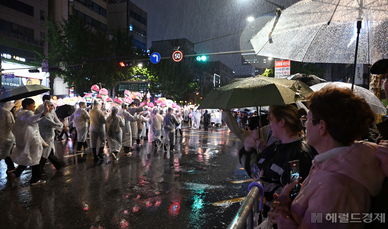 ‘부처님 자비 속, 모두의 축제’ [이상섭의 포토가게]