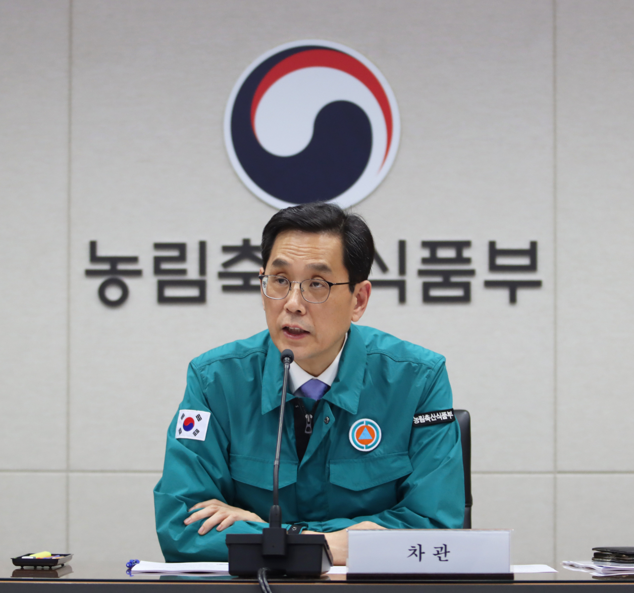 한훈 농림축산식품부 차관이 13일 정부세종청사 농업재해대책상황실에서 태풍, 호우 등 여름철 재해에 대비한 농업분야 예방대책 점검회의를 주재하고 있다. [농림축산식품부 제공]