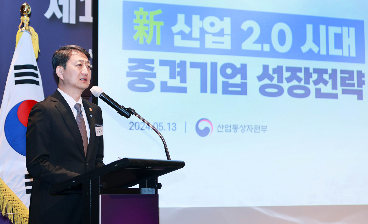 안덕근 산업통상자원부 장관이 13일 오후 서울 용산구 그랜드 하얏트 서울 호텔에서 열린 한국중견기업연합회에서 특강을 하고 있다.[산업통상자원부 제공]