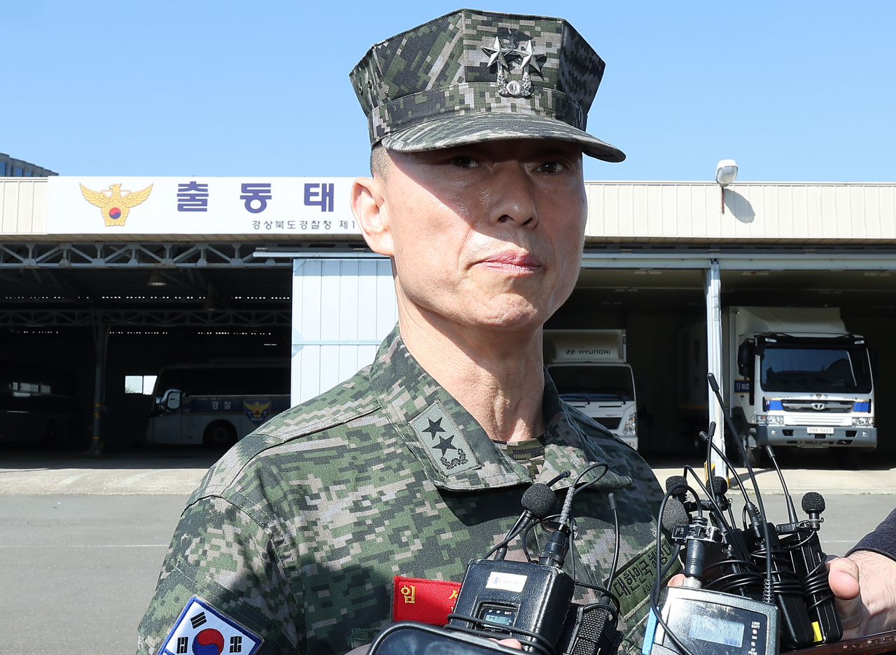 임성근 전 해병대 1사단장이 13일 오전 경북 경산시 경북경찰청 형사기동대에 ‘해병대 채상병 순직 사건’ 조사를 받기 위해 출석해 취재진의 질문을 받고 있다. [연합]
