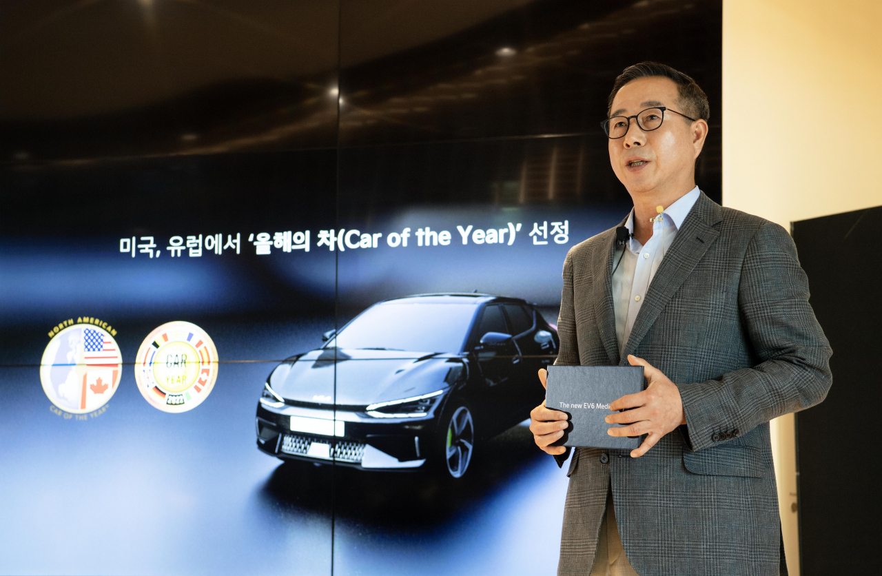 정원정 기아 국내사업본부장 부사장이 더 뉴 EV6 포토미디어데이에서 발표하는 모습. [기아 제공]
