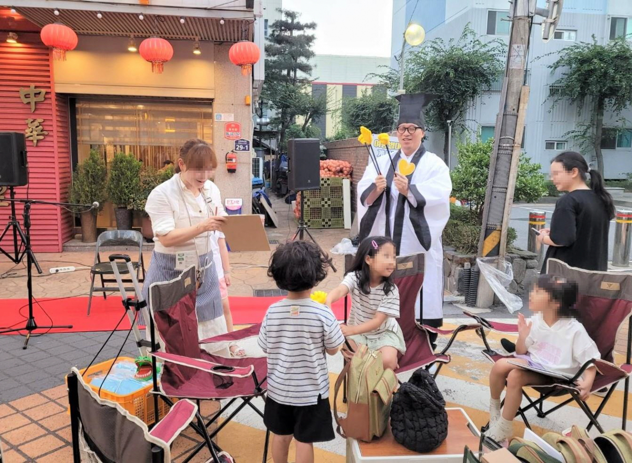 서울 영등포구는 선유도역 골목형 상점가와 전통시장 3곳에서 공동마케팅 행사를 개최한다고 16일 밝혔다. 사진은 지난해 행사 전경.[영등포구 제공]