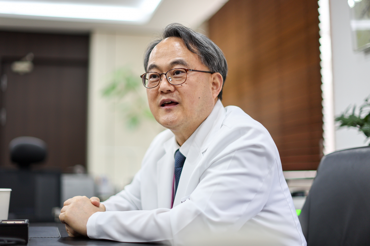 주영수 국립중앙의료원장이 17일 오후 서울 중구 국립중앙의료원에서 발언하고 있다.[연합]