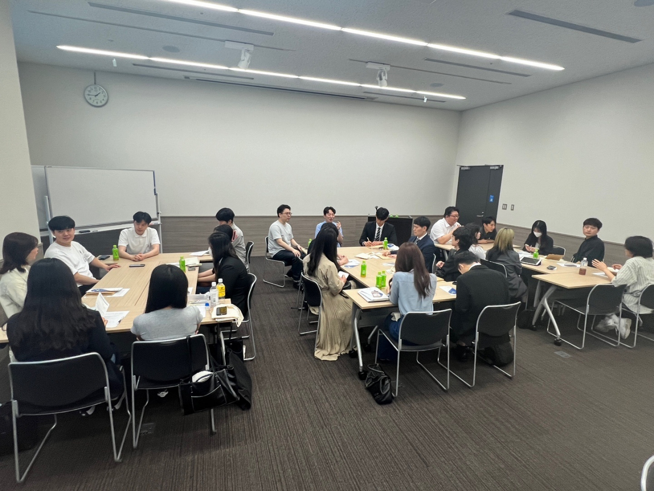 지난 18일 일본 도쿄에서 우리 청년들의 일본 취업을 돕기 위해 ‘한-일 무역투자일자리대전’을 개최했다. 행사장 현장 모습. [코트라 제공]
