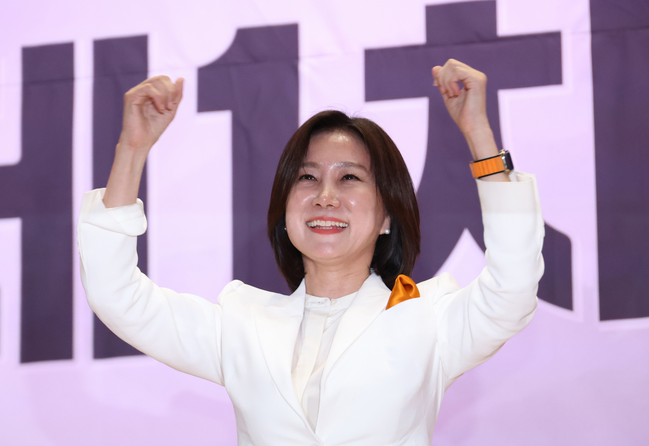 19일 국회 의원회관에서 열린 개혁신당 전당대회에서 신임 당 대표로 선출된 허은아 후보가 수락 연설을 마치고 포즈를 취하고 있다. [연합]