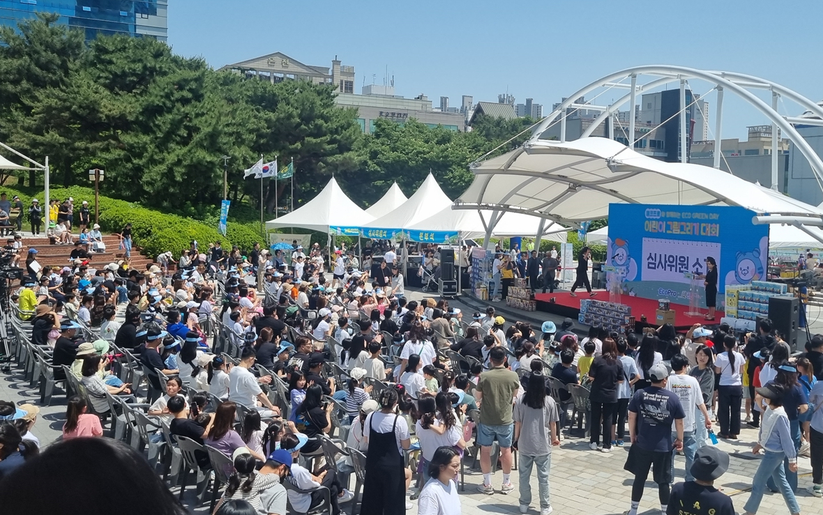 지난 18일 충북 청주시 오창호수공원에서 ‘제3회 에코그린데이’가 진행되고 있다. [에코프로 제공]