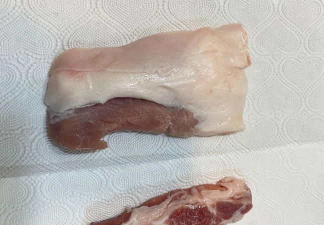 논란이 된 백화점의 비계 삼겹살. [온라인 커뮤니티 캡처]