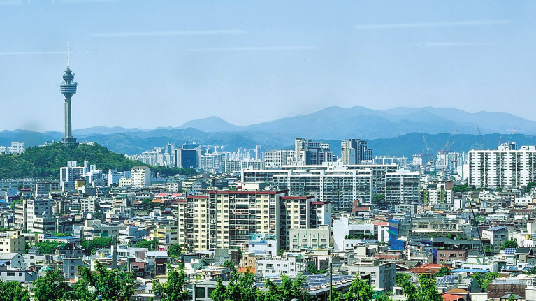 대구 도심 아파트 단지 전경. 김병진 기자
