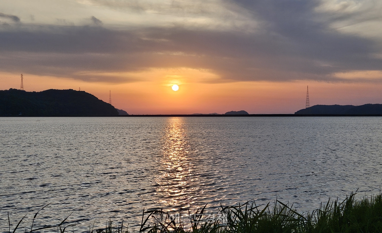 석모도 삼산저수지에서 바라본 노을