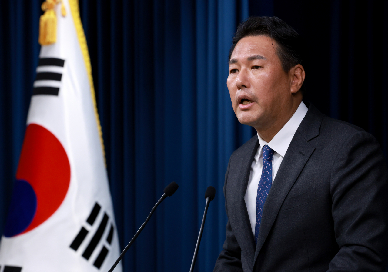 김태효 국가안보실 1차장이 23일 서울 용산 대통령실 청사에서 한·일·중 정상회의, 한·UAE 정상회담, 한·아프리카 정상회의 개최 관련 브리핑을 하고 있다. [연합]