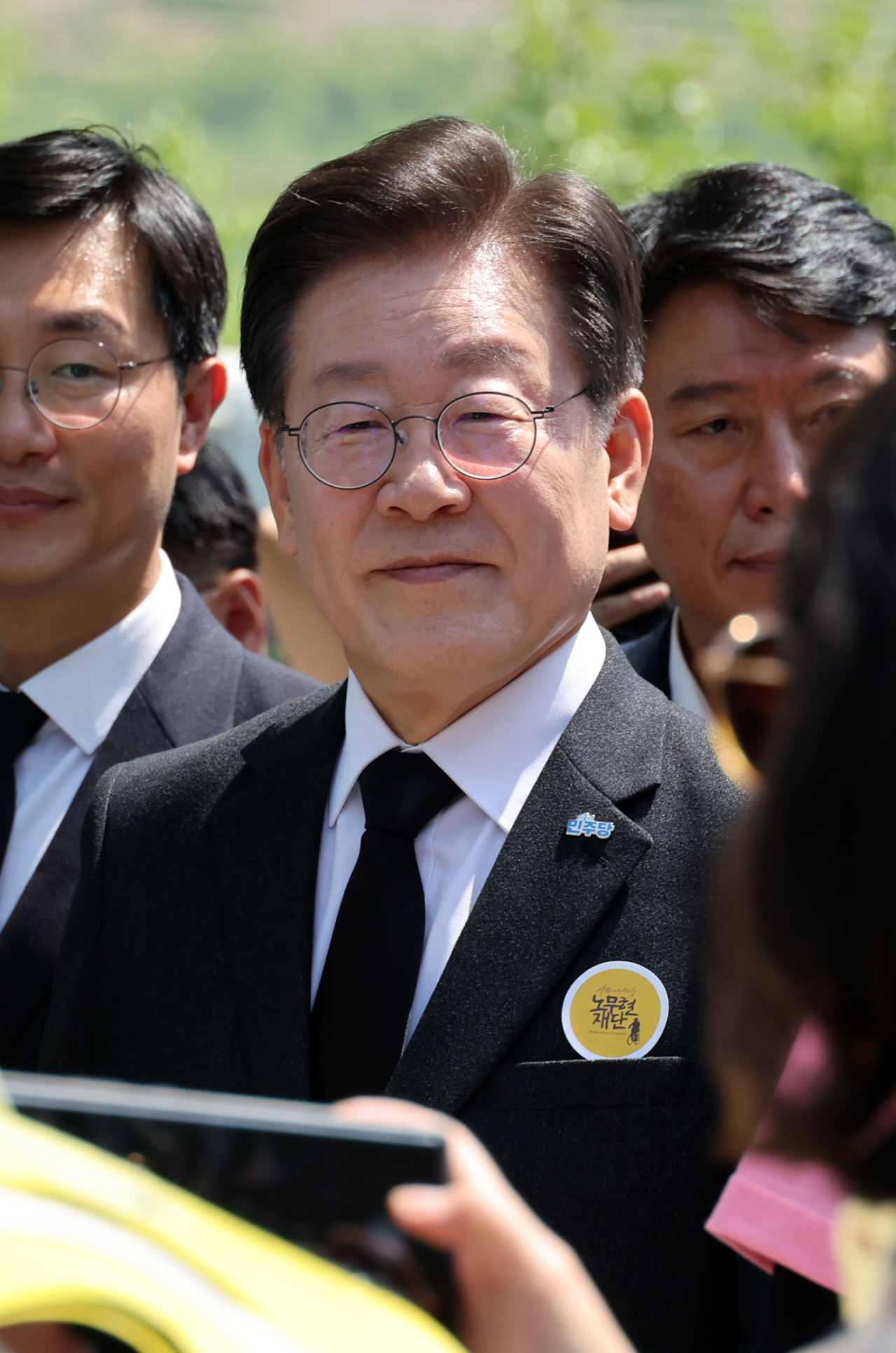 고 노무현 전 대통령 서거 15주기인 23일 오후 경남 김해시 진영읍 봉하마을에서 열린 추도식에 이재명 더불어민주당 대표가 참석하고 있다. [연합]