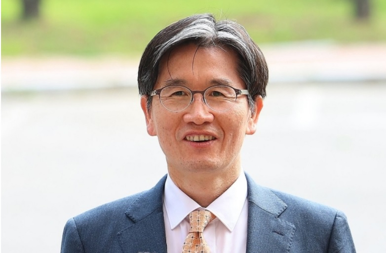 오동운 신임 고위공직자범죄수사처장이 22일 오전 정부과천청사 공수처로 출근하며 소감을 밝히고 있다.[연합]