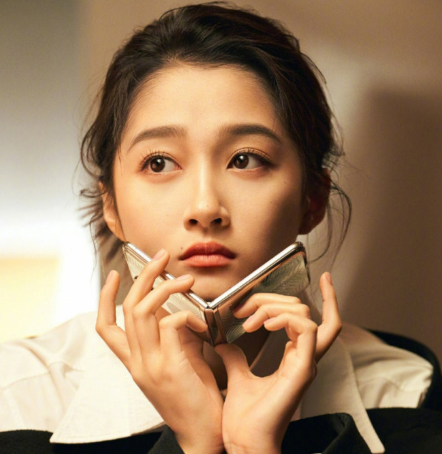 화면을 접는 중국 화웨이 ‘폴더블폰’