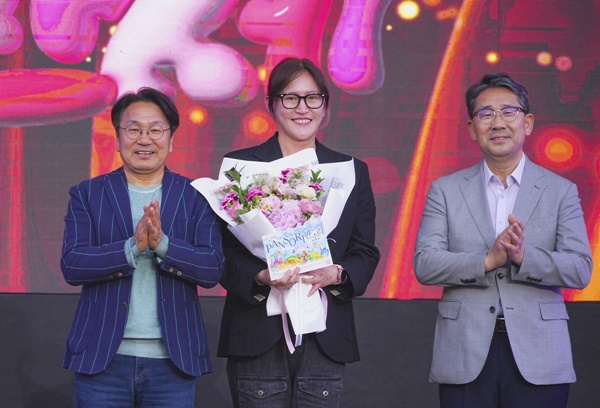 사진 왼쪽부터 강기정 시장, 김소연 대표, 박양우 광주비엔날레재단 대표이사.