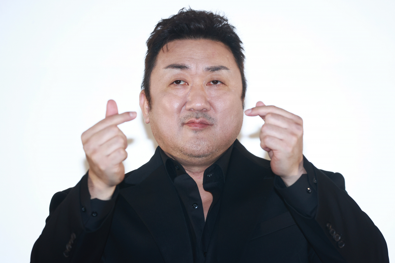 배우 마동석이 지난 16일 서울 강남구 메가박스 코엑스에서 열린 영화 ‘범죄도시 4’ 흥행 감사 쇼케이스에서 포즈를 취하고 있다. [연합]