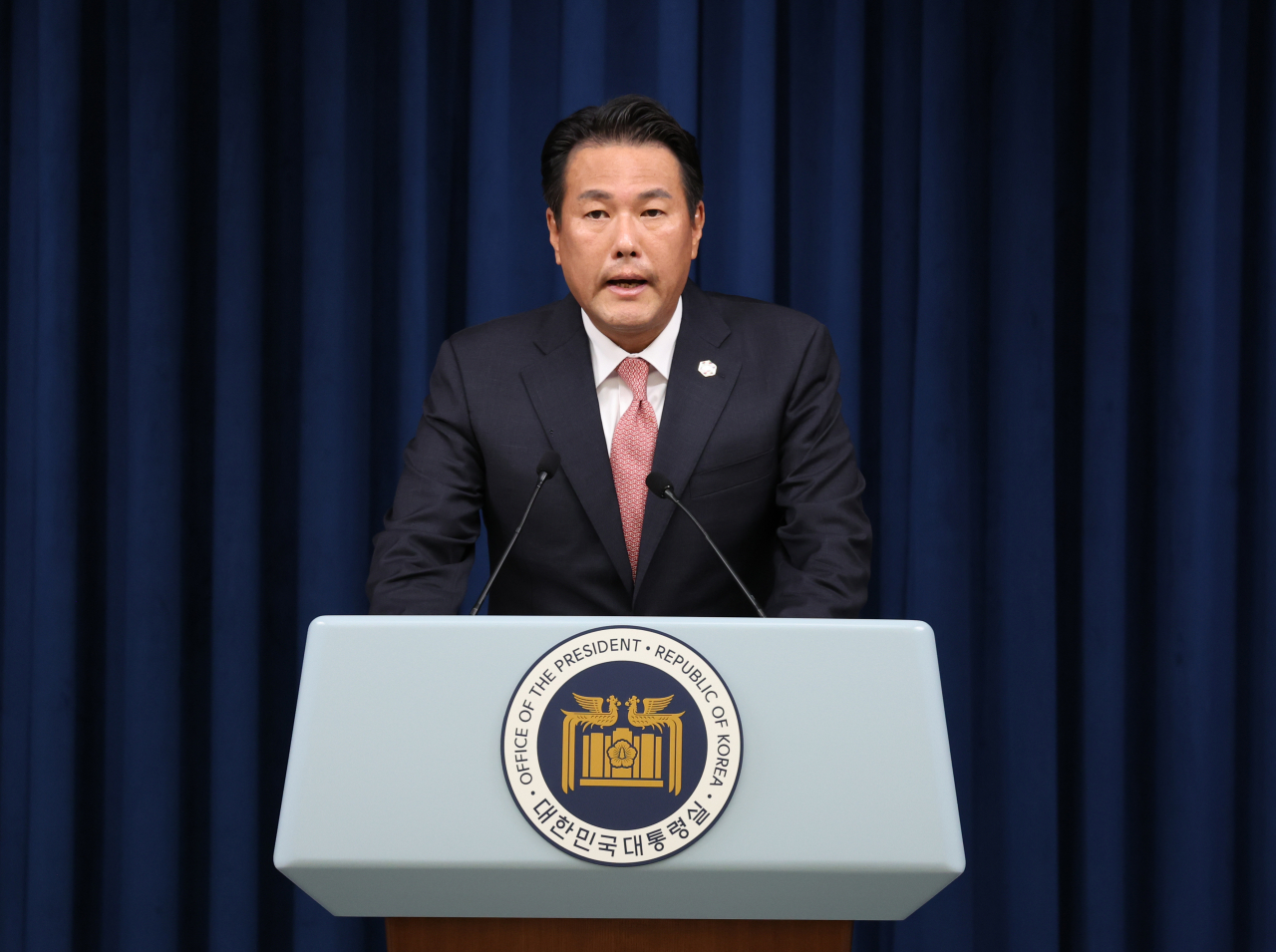 김태효 국가안보실 제1차장이 26일 서울 용산 대통령실 청사에서 한중 회담과 한일 정상회담 성과에 관해 브리핑하고 있다. [연합]