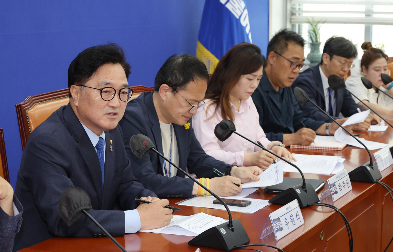 제22대 국회 전반기 국회의장 후보인 우원식 더불어민주당 의원이 27일 오전 국회에서 열린 전세사기특별법 통과를 위한 전세사기 피해자 단체 간담회에서 발언하고 있다. [연합]