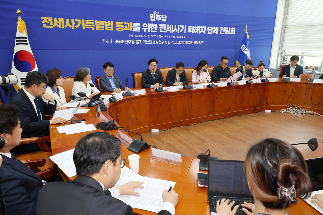 제22대 국회 전반기 국회의장 후보인 우원식 더불어민주당 의원이 27일 오전 국회에서 열린 전세사기특별법 통과를 위한 전세사기 피해자 단체 간담회에 참석해 발언하고 있다. [연합]