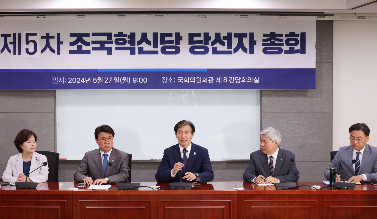 27일 국회에서 열린 제5차 조국혁신당 당선자 총회 모습. 왼쪽 두 번째가 황운하 원내대표.