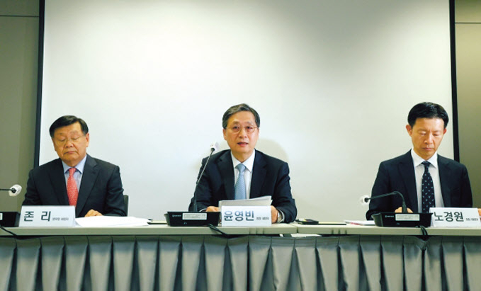 존 리(왼쪽부터) 우주항공청 우주항공임무본부장, 윤영빈 우주항공청장, 노경원 우주항공청 차장 [연합]