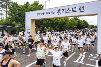 현대자동차의 친환경 사회공헌 캠페인 ‘롱기스트 런’ 참가자들이 서울 여의도 일대를 달리고 있다. [현대차 제공]