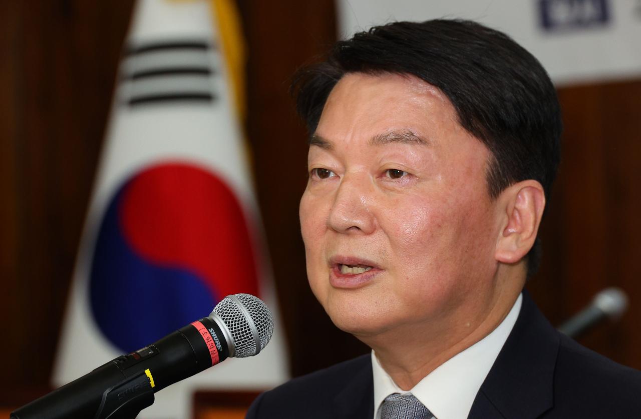 안철수 국민의힘 의원이 14일 오전 국회도서관에서 서울대 의과대학·서울대 비상대책위원회 주최로 열린 '국민-환자들이 원하는 개선된 우리나라 의료 시스템' 공청회에서 발언하고 있다. [연합]
