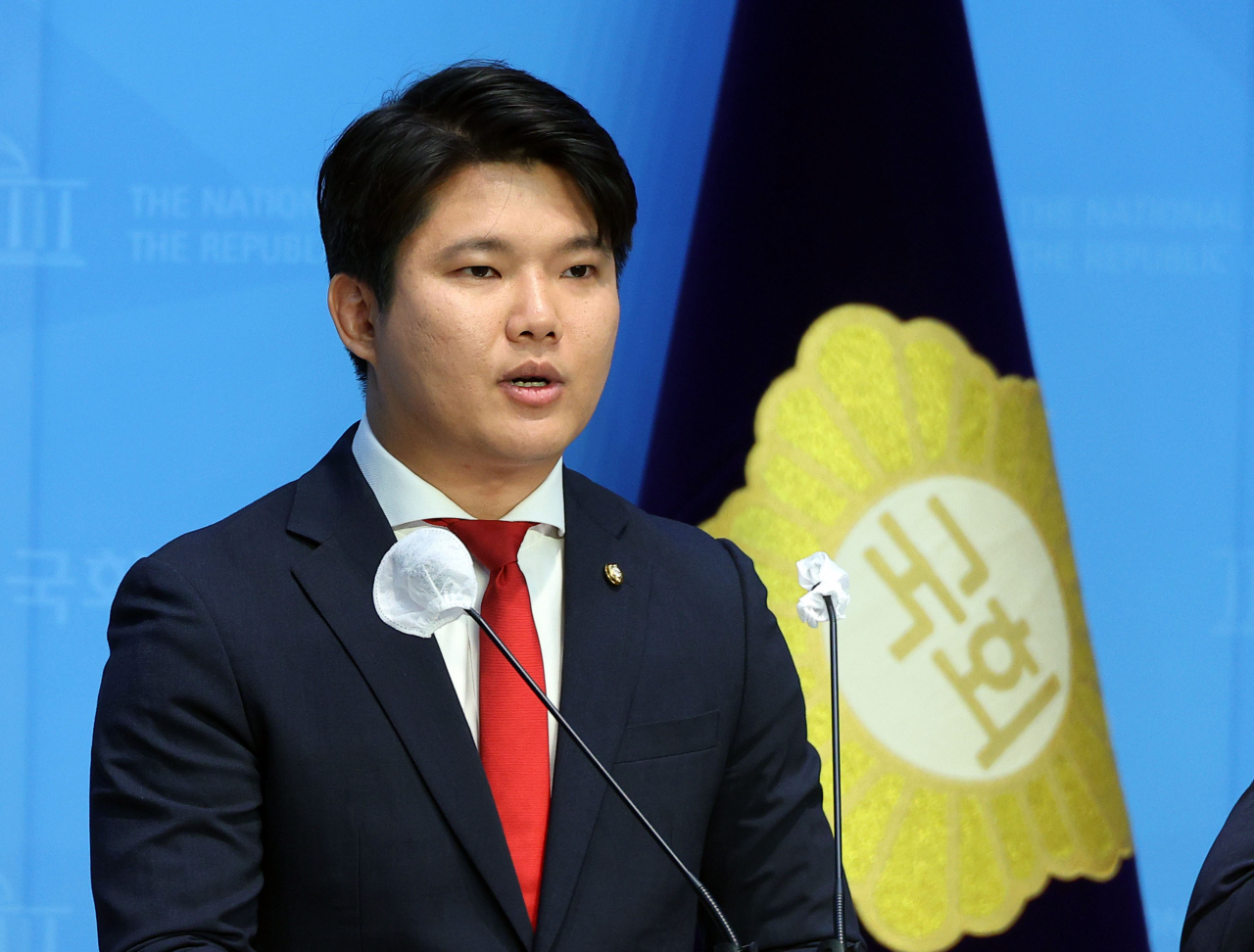 김근태 국민의힘 의원이 28일 오전 국회 소통관에서 '해병대원 특검법' 관련 입장을 밝히고 있다. [연합]