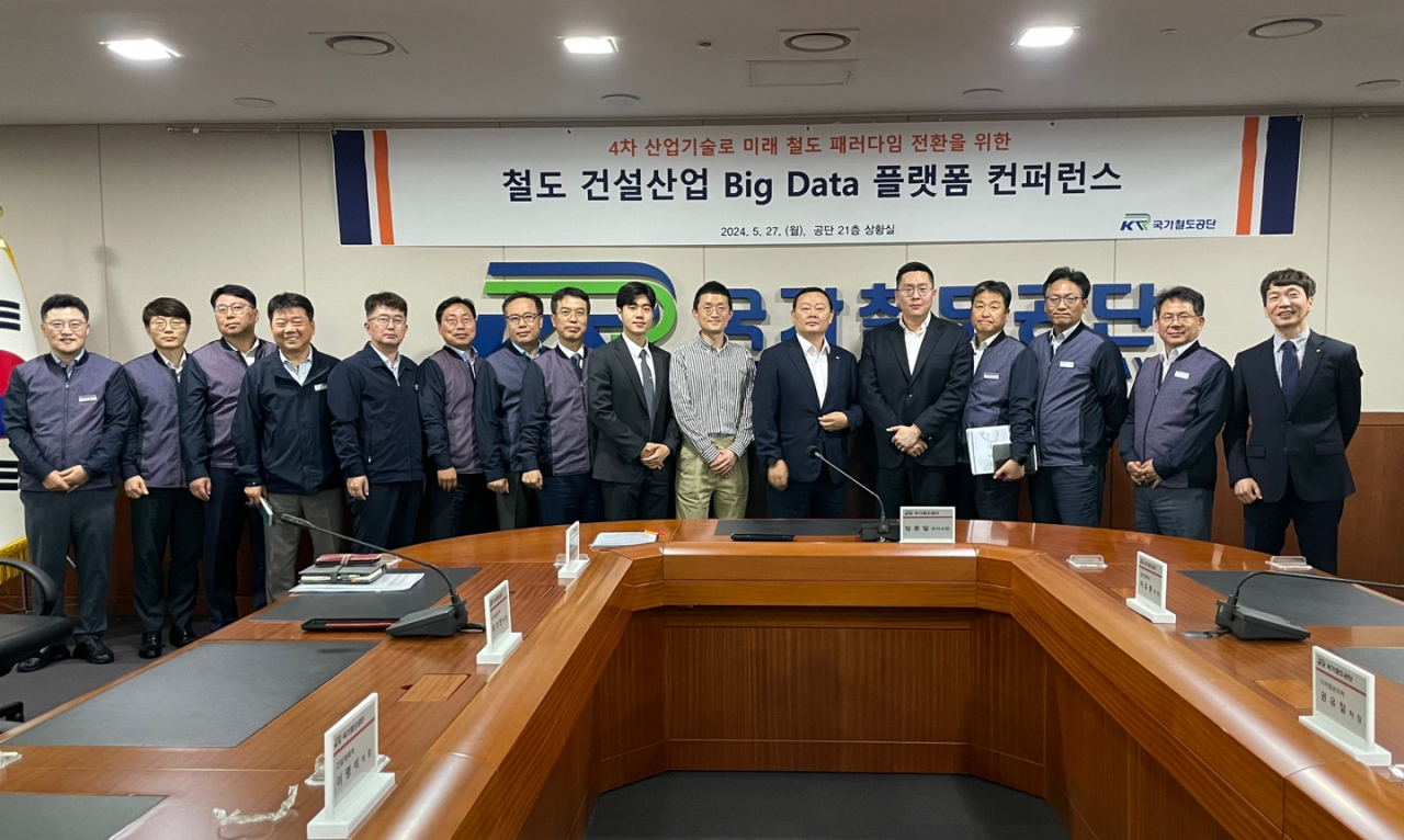 국가철도공단은 지난 27일 철도건설 빅데이터를 철도산업에 적용해 철도 인프라의 효율성과 지속가능성을 향상시키기 위해 철도건설 빅데이터 플랫폼 컨퍼런스를 개최했다.