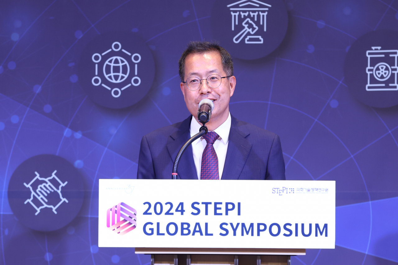 양승우 STEPI 부원장이 2024 글로벌 심포지엄에서 개회사를 전하고 있다.[STEPI 제공]