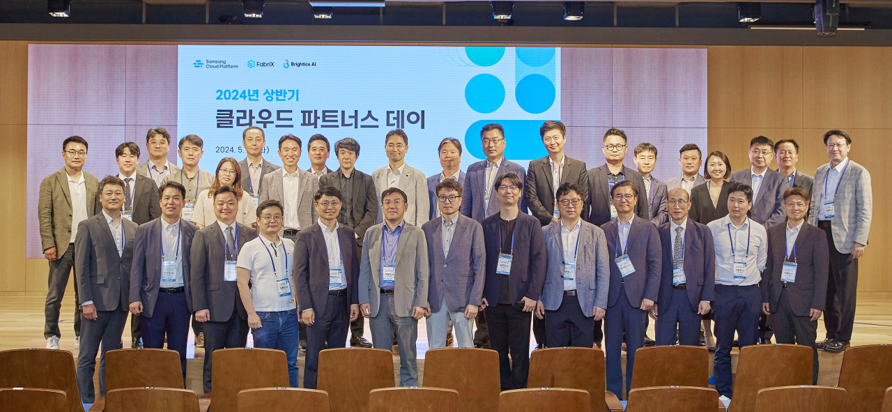 지난 28일 삼성SDS 잠실캠퍼스에서 열린 ‘2024 상반기 클라우드 파트너스데이’ 참석자들이 기념 사진을 찍고 있다. [삼성SDS 제공]