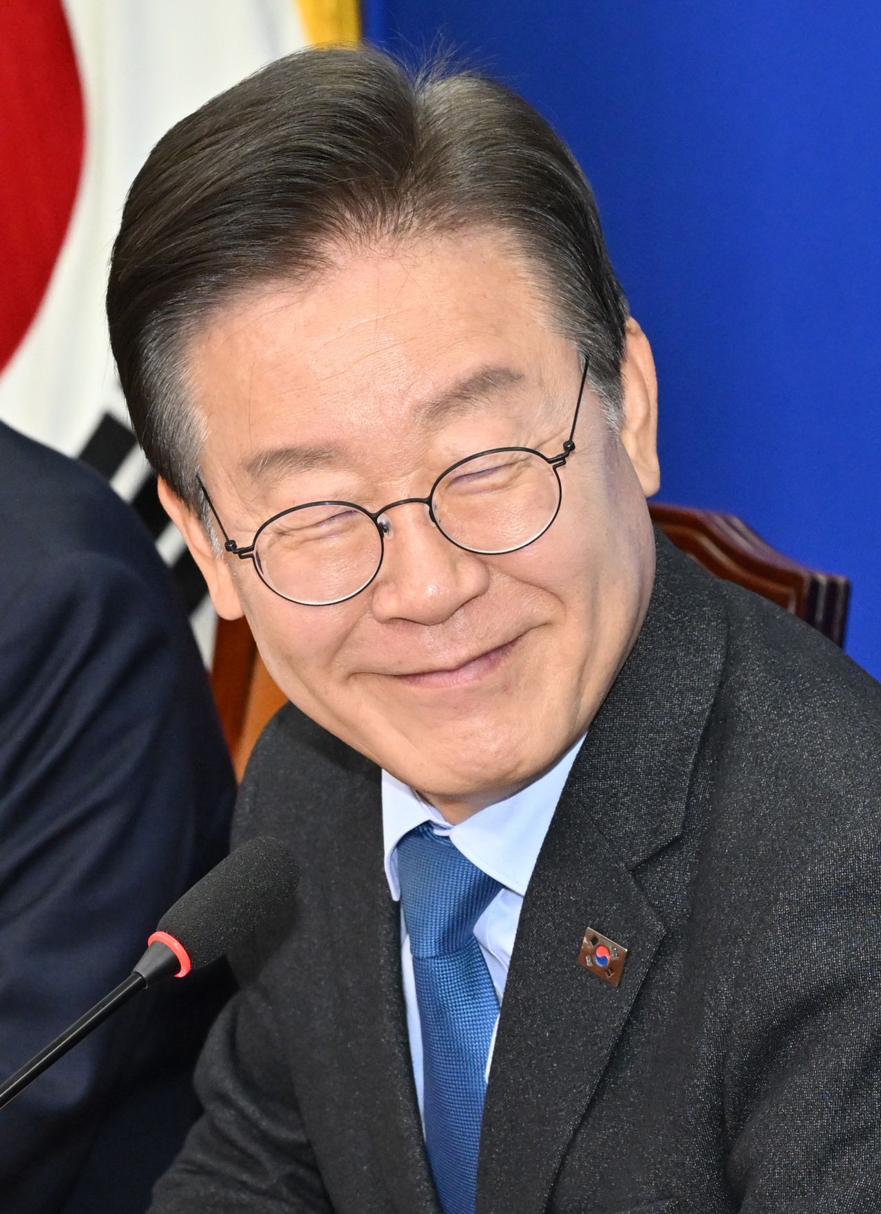 이재명 더불어민주당 대표가 29일 오전 서울 여의도 국회에서 열린 최고위원회의에서 미소짓고 있다. 임세준 기자