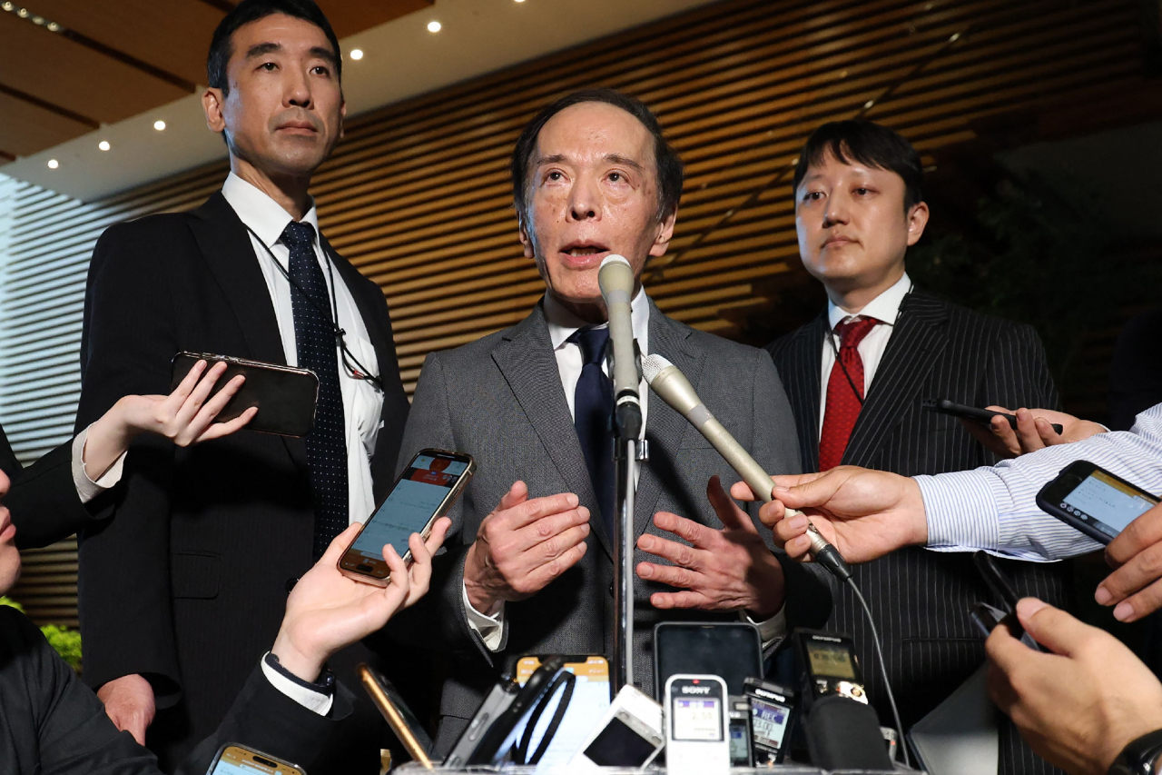 지난 7일 우에다 가즈오 일본은행(BOJ) 총재가 일본 도쿄 일본 총리실을 방문해 언론과 인터뷰하고 있다. [AFP]
