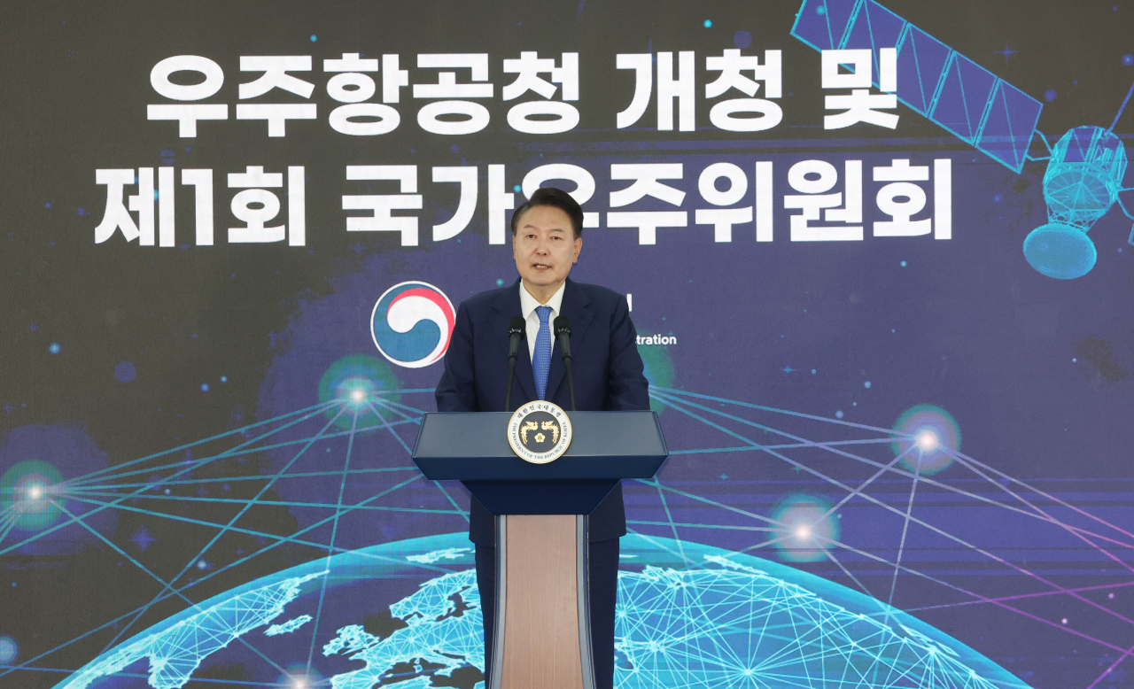 President Yoon Suk Yeol delivers a speech during his visit to the temporary headquarters of the Korea AeroSpace Administration in Sacheon, South Gyeongsang Province, on Thursday. (Pool photo via Yonhap)