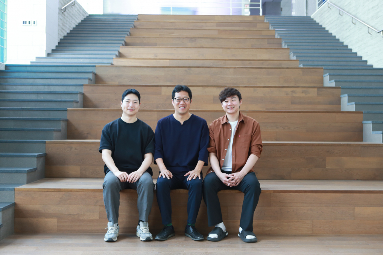 장경인(가운데) DGIST 로봇및기계전자공학과 교수 연구팀.[DGIST 제공]