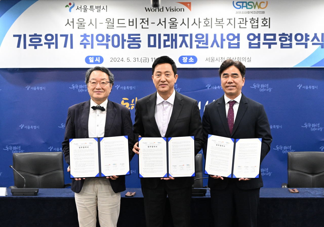 서울시는 이날 시청 6층 영상회의실에서 월드비전·서울시사회복지관협회와 함께 기후위기 취약아동 미래지원사업 공동협력 업무협약을 맺었다.[서울시 제공]