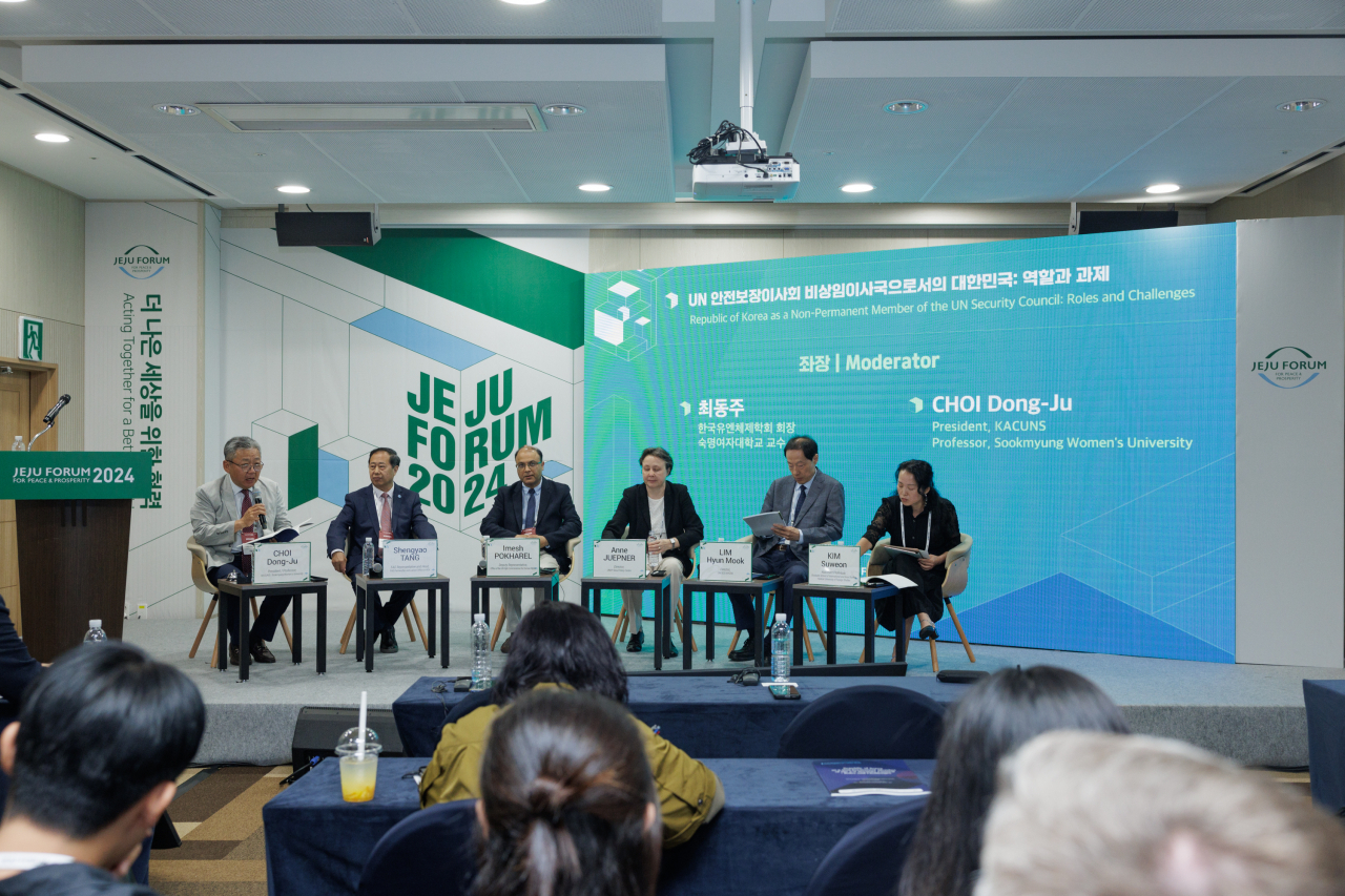 The Korea Academic Council on the United Nations System hosts the session, "Republic of Korea as a Non-Permanent Member of the UN Security Council: Roles and Challenges," during the ninth Jeju Forum on Thursday. (Jeju Forum)