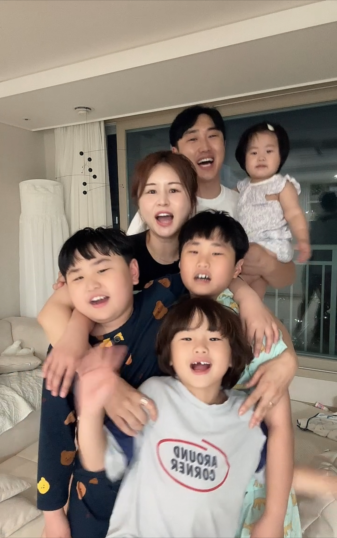 포스코 광양제철소 소속 손영주 대리와 가족들 [포스코 제공]