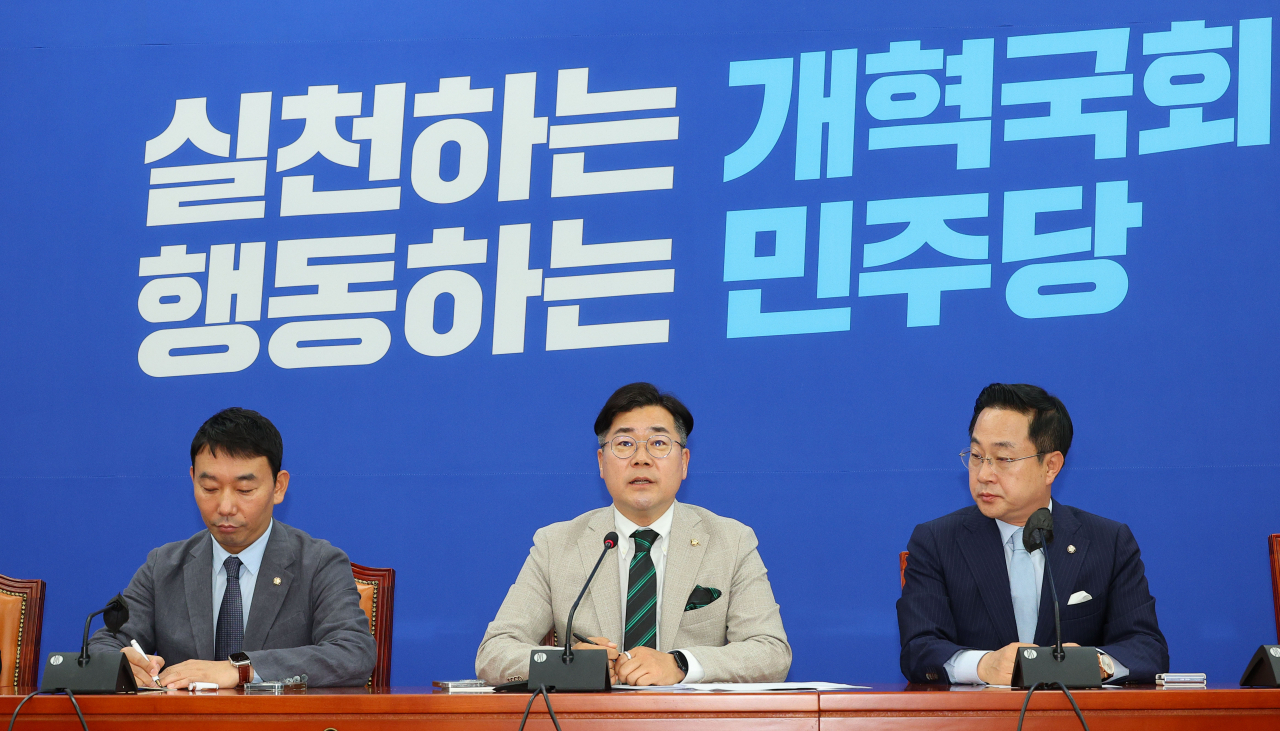 더불어민주당 박찬대 원내대표가 2일 오전 서울 국회에서 열린 원구성 관련 기자간담회에서 발언하고 있다. [연합]