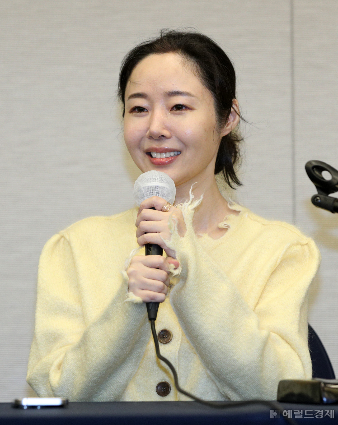 민희진 어도어 대표가 31일 오후 서울 중구 프레스센터에서 어도어 임시주주총회 관련 기자회견을 하고 있다. 민 대표는 전날 법원이 의결권 행사 금지 가처분 신청을 받아들이면서 유임에 성공했다. 임세준 기자