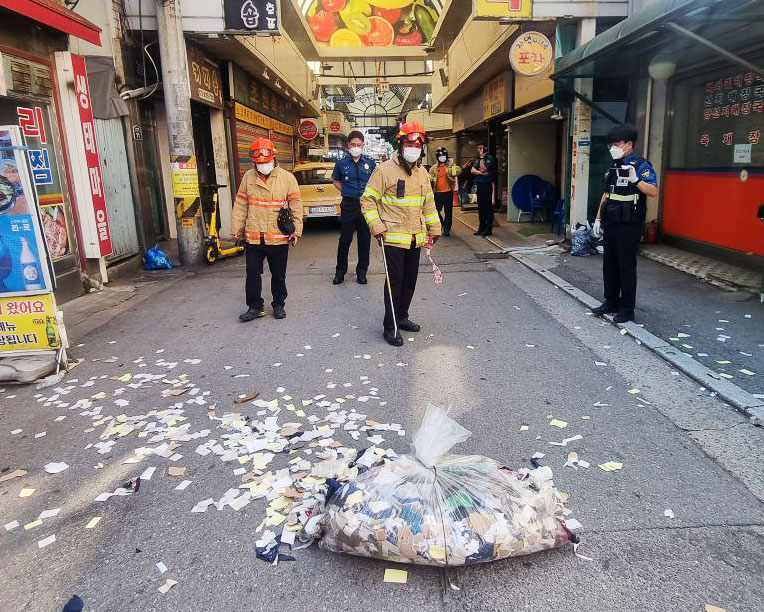 This photo provided by the Gyeonggi Fire and Disaster Headquarters shows the wastes from the balloons sent by North Korea scattered across the streets of Anyang, Gyeonggi Province, Sunday. (Gyeonggi Fire and Disaster Headquarters)