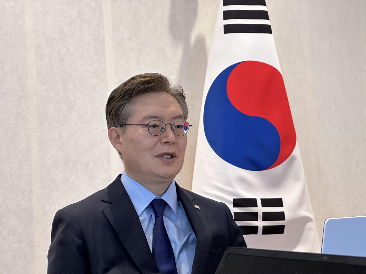 황준국 주유엔 한국대사가 지난달 23일(현지시간) 미국 뉴욕 주유엔 한국대표부에서 기자간담회를 열고 6월 한국의 안보리 순회 의장국 수임 계획에 관해 설명하고 있다. [연합]
