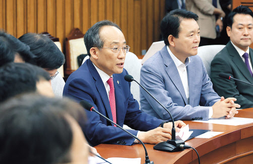 추경호 국민의힘 원내대표가 4일 국회에서 열린 원내대책회의에서 발언하고 있다. [연합]
